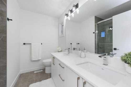 108 Heritage Manor, Cochrane, AB - Indoor Photo Showing Bathroom