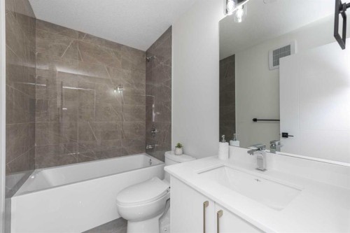 108 Heritage Manor, Cochrane, AB - Indoor Photo Showing Bathroom