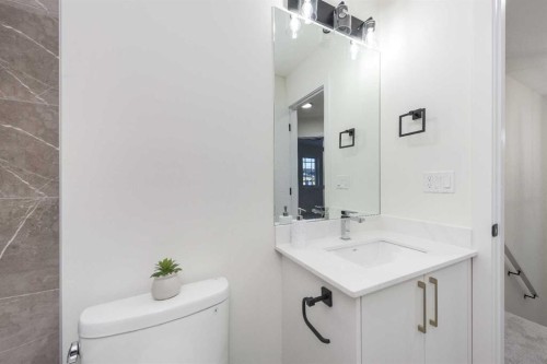 108 Heritage Manor, Cochrane, AB - Indoor Photo Showing Bathroom