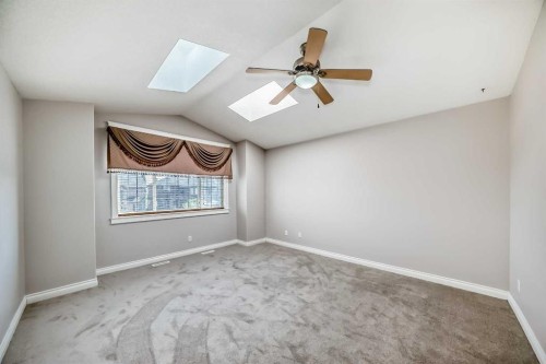 87 Sherwood Circle Nw, Calgary, AB - Indoor Photo Showing Other Room