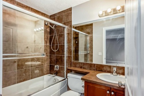 87 Sherwood Circle Nw, Calgary, AB - Indoor Photo Showing Bathroom