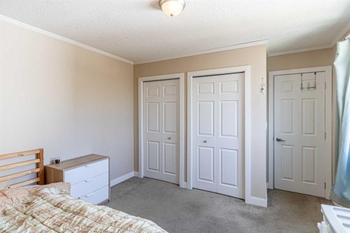 77-5103 35 Avenue Sw, Calgary, AB - Indoor Photo Showing Bedroom