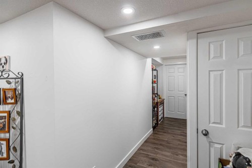 77-5103 35 Avenue Sw, Calgary, AB - Indoor Photo Showing Other Room