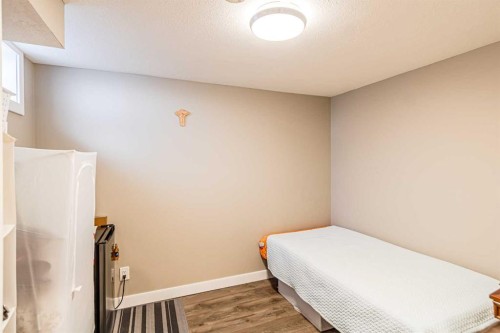 77-5103 35 Avenue Sw, Calgary, AB - Indoor Photo Showing Bedroom