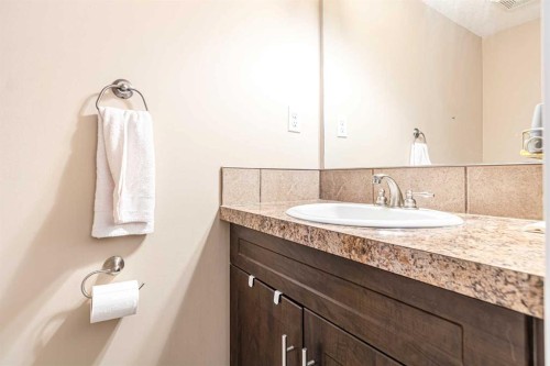 77-5103 35 Avenue Sw, Calgary, AB - Indoor Photo Showing Bathroom