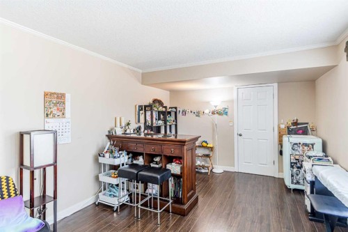 77-5103 35 Avenue Sw, Calgary, AB - Indoor