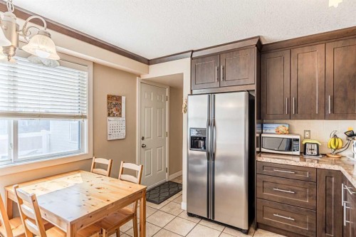 77-5103 35 Avenue Sw, Calgary, AB - Indoor Photo Showing Kitchen