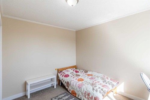 77-5103 35 Avenue Sw, Calgary, AB - Indoor Photo Showing Bedroom