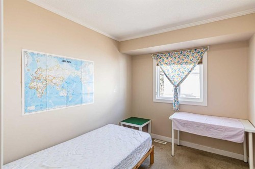 77-5103 35 Avenue Sw, Calgary, AB - Indoor Photo Showing Bedroom