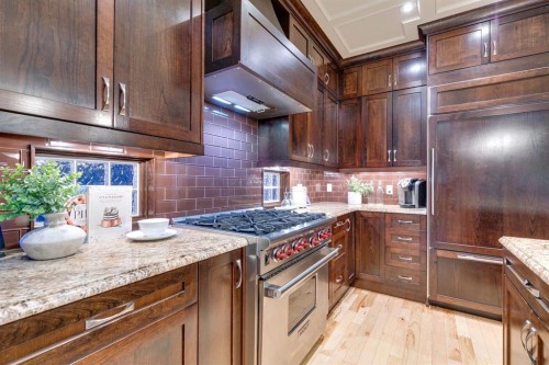 1727 Bowness Road Nw, Calgary, AB - Indoor Photo Showing Kitchen With Upgraded Kitchen
