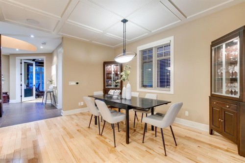 1727 Bowness Road Nw, Calgary, AB - Indoor Photo Showing Dining Room