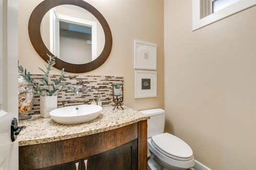 1727 Bowness Road Nw, Calgary, AB - Indoor Photo Showing Bathroom
