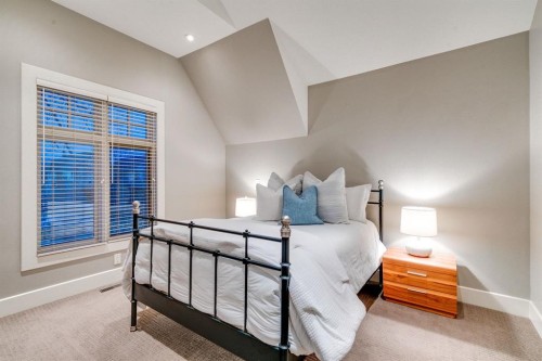 1727 Bowness Road Nw, Calgary, AB - Indoor Photo Showing Bedroom