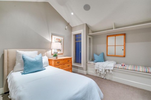 1727 Bowness Road Nw, Calgary, AB - Indoor Photo Showing Bedroom