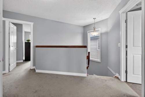 98 Evanscove Circle Nw, Calgary, AB - Indoor Photo Showing Other Room