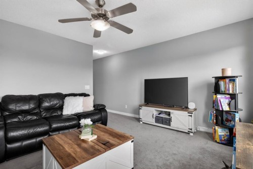 98 Evanscove Circle Nw, Calgary, AB - Indoor Photo Showing Living Room