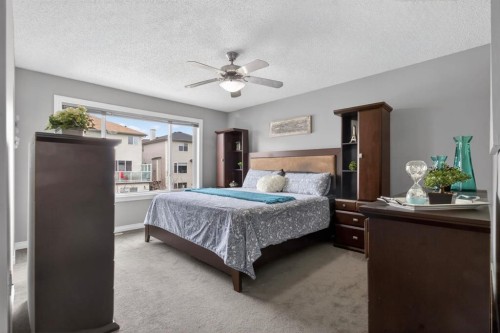 98 Evanscove Circle Nw, Calgary, AB - Indoor Photo Showing Bedroom