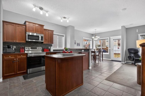 98 Evanscove Circle Nw, Calgary, AB - Indoor Photo Showing Kitchen
