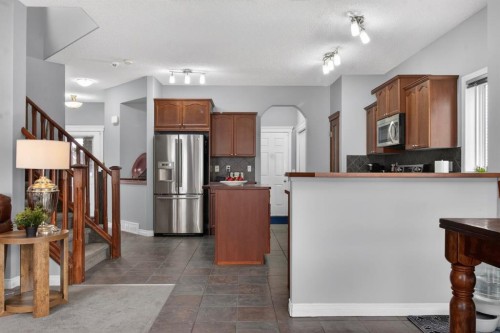 98 Evanscove Circle Nw, Calgary, AB - Indoor Photo Showing Kitchen