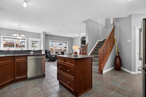 98 Evanscove Circle Nw, Calgary, AB - Indoor Photo Showing Kitchen
