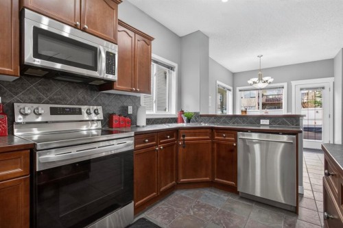 98 Evanscove Circle Nw, Calgary, AB - Indoor Photo Showing Kitchen