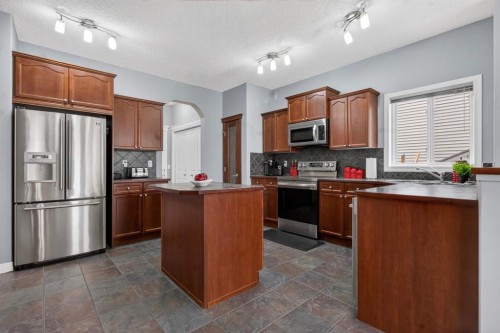 98 Evanscove Circle Nw, Calgary, AB - Indoor Photo Showing Kitchen With Double Sink