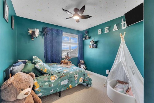 45 Hanson Hollow Ne, Langdon, AB - Indoor Photo Showing Bedroom