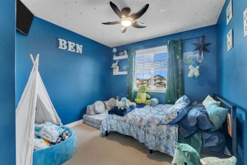 45 Hanson Hollow Ne, Langdon, AB - Indoor Photo Showing Bedroom