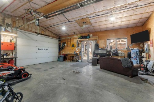 45 Hanson Hollow Ne, Langdon, AB - Indoor Photo Showing Garage