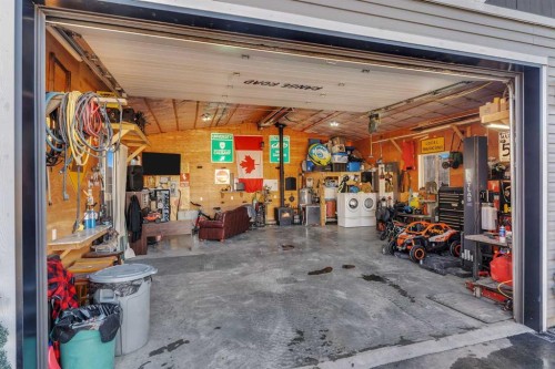 45 Hanson Hollow Ne, Langdon, AB - Indoor Photo Showing Garage