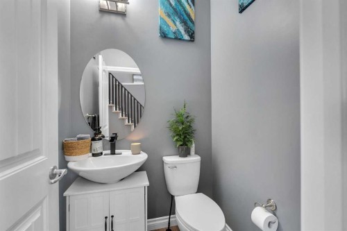 45 Hanson Hollow Ne, Langdon, AB - Indoor Photo Showing Bathroom