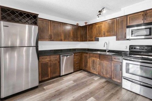 204-931 2 Avenue Nw, Calgary, AB - Indoor Photo Showing Kitchen