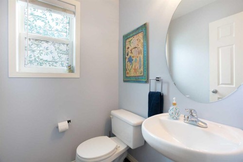 204 Eversyde Circle Sw, Calgary, AB - Indoor Photo Showing Bathroom