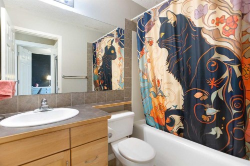 204 Eversyde Circle Sw, Calgary, AB - Indoor Photo Showing Bathroom