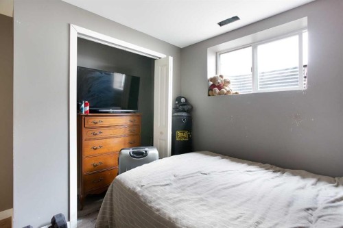 204 Eversyde Circle Sw, Calgary, AB - Indoor Photo Showing Bedroom