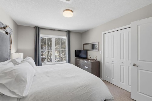 412 Ascot Circle Sw, Calgary, AB - Indoor Photo Showing Bedroom