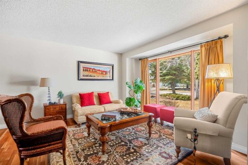 14 Sun Harbour Way Se, Calgary, AB - Indoor Photo Showing Living Room