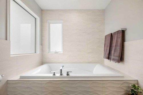 14 Sun Harbour Way Se, Calgary, AB - Indoor Photo Showing Bathroom