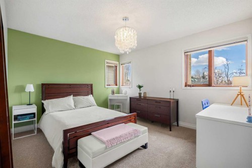 14 Sun Harbour Way Se, Calgary, AB - Indoor Photo Showing Bedroom