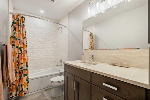 14 Sun Harbour Way Se, Calgary, AB - Indoor Photo Showing Bathroom