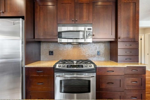 14 Sun Harbour Way Se, Calgary, AB - Indoor Photo Showing Kitchen