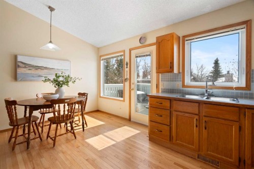 221 Scurfield Place Nw, Calgary, AB - Indoor