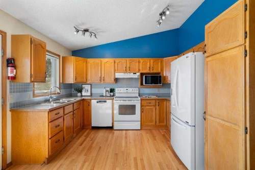 221 Scurfield Place Nw, Calgary, AB - Indoor Photo Showing Kitchen With Double Sink