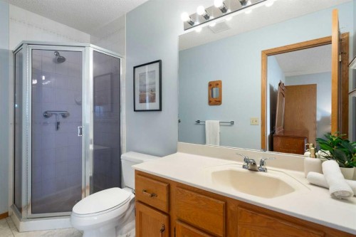 221 Scurfield Place Nw, Calgary, AB - Indoor Photo Showing Bathroom