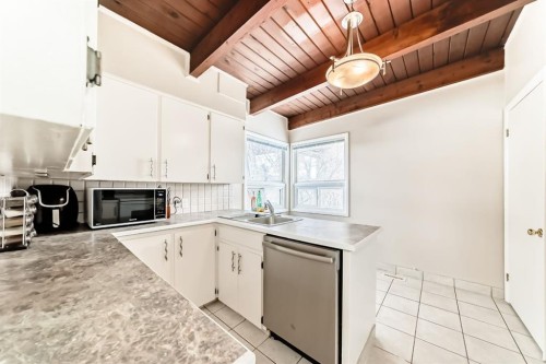 19 Meadowview Road Sw, Calgary, AB - Indoor Photo Showing Kitchen