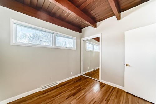 19 Meadowview Road Sw, Calgary, AB - Indoor Photo Showing Other Room