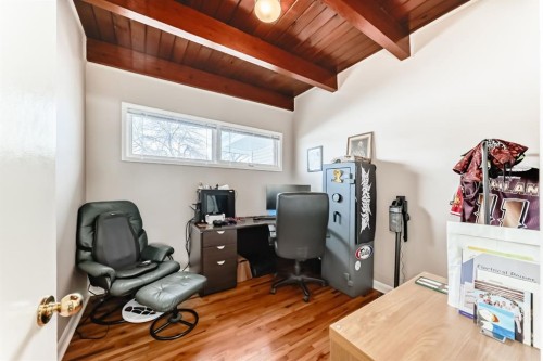 19 Meadowview Road Sw, Calgary, AB - Indoor