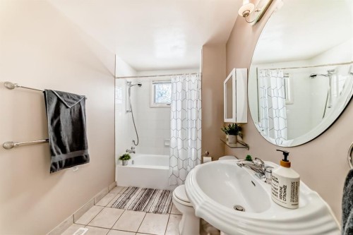 19 Meadowview Road Sw, Calgary, AB - Indoor Photo Showing Bathroom