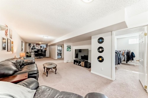 19 Meadowview Road Sw, Calgary, AB - Indoor Photo Showing Other Room