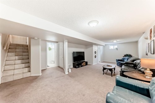 19 Meadowview Road Sw, Calgary, AB - Indoor